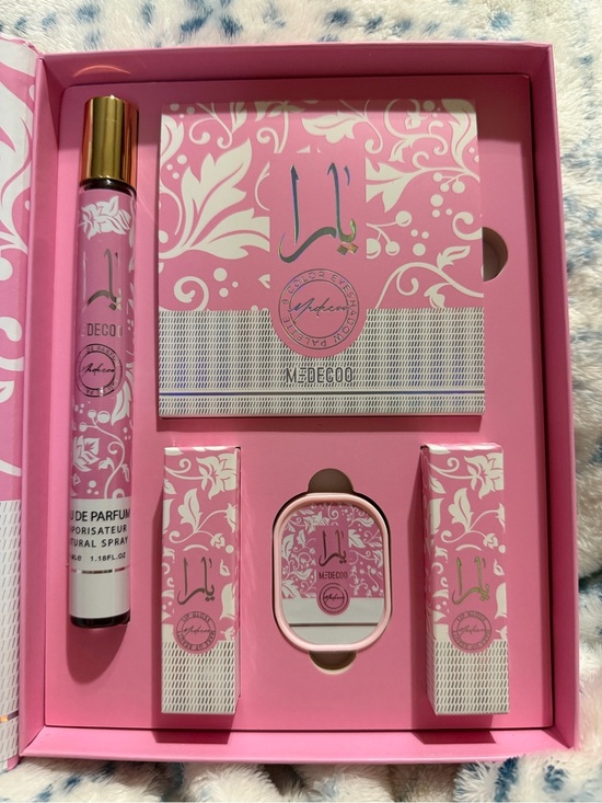 Yara Other - M. DECOO Pink Eyeshadow Palette & Roller Set
